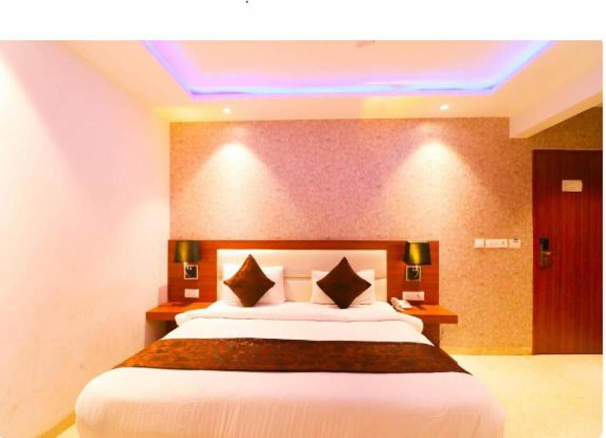 Hotel Royal Sky Luxury Near Delhi Airport Nueva Delhi Exterior foto